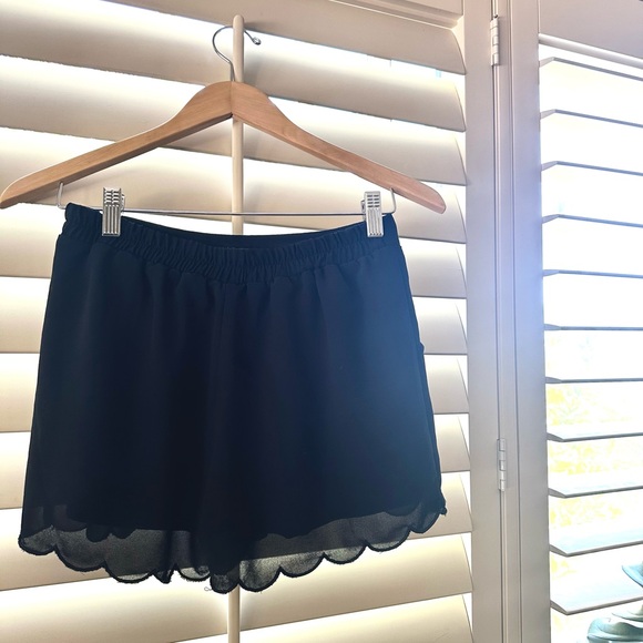 black scoppled shorts - Picture 3 of 5